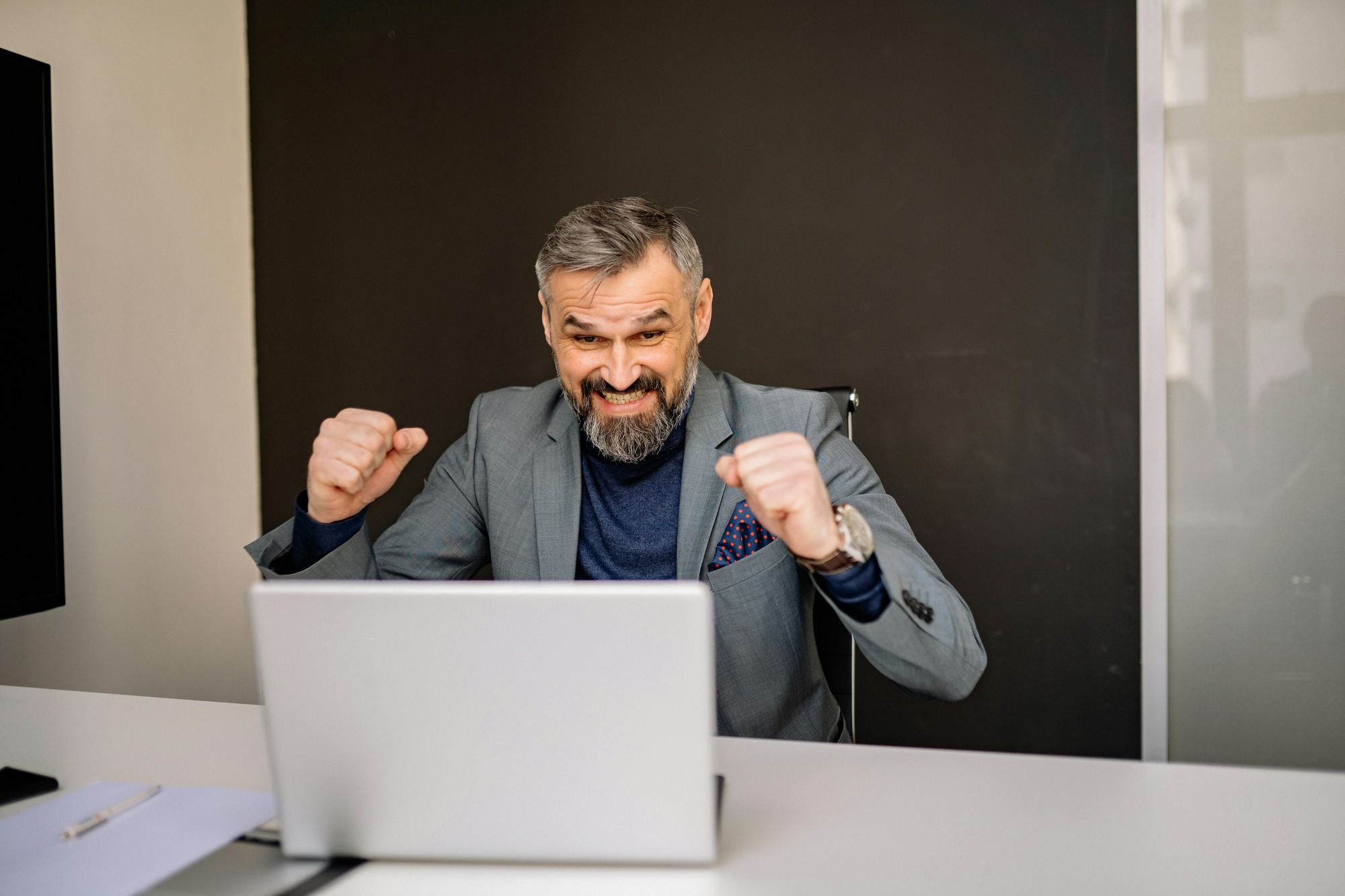 Desk-to‑Device: How Busy Professionals Can Beat Sedentary Syndrome with SQAI 